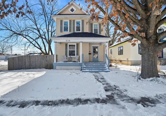 Photo 1 of Single family home for sale at 238 Houston St, Saint Charles, MO 63301 | MLS# 25005901 | Listing updated on 2025-03-07