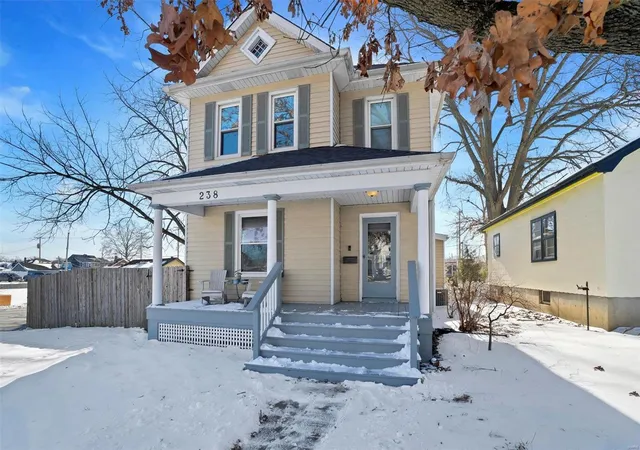 Photo 1 of Single family home for sale at 238 Houston St, Saint Charles, MO 63301 | MLS# 25005901 | Listing updated on 2025-03-07