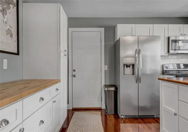 Photo 4 of Single family home for sale at 1 Pershing Lake Dr, Saint Peters, MO 63376 | MLS# 25005933 | Listing updated on 2025-02-06