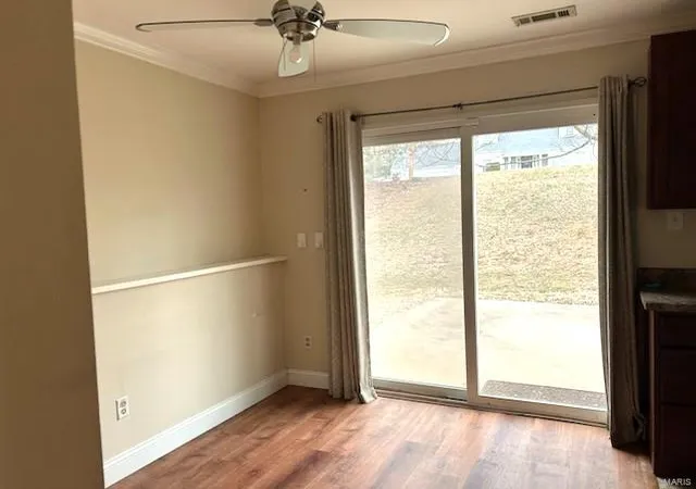 Photo 3 of Sale Pending at 304 Della Dr, Saint Peters, MO 63376 | MLS# 25005943 | Listing updated on 2025-03-06