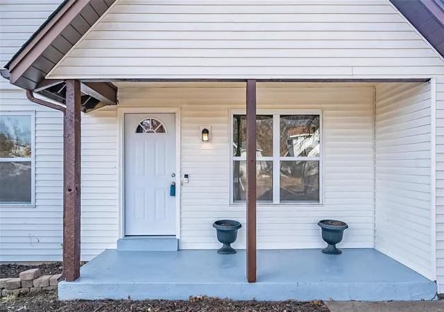 Photo 3 of Single family home for sale at 3282 Malinda Ct, Florissant, MO 63031 | MLS# 25005956 | Listing updated on 2025-03-17