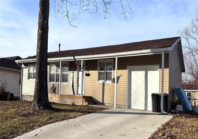Photo 1 of Single family home for sale at 1311 Springdale St, Mexico, MO 65265 | MLS# 25005976 | Listing updated on 2025-03-14