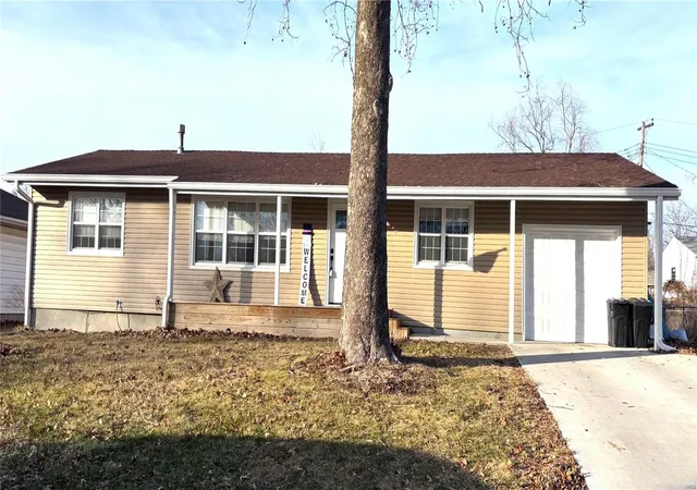 Photo 2 of Single family home for sale at 1311 Springdale St, Mexico, MO 65265 | MLS# 25005976 | Listing updated on 2025-03-14
