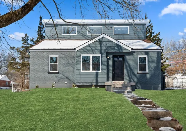 Photo 1 of Single family home for sale at 1247 Charlane Ct, Saint Louis, MO 63119 | MLS# 25005996 | Listing updated on 2025-02-27