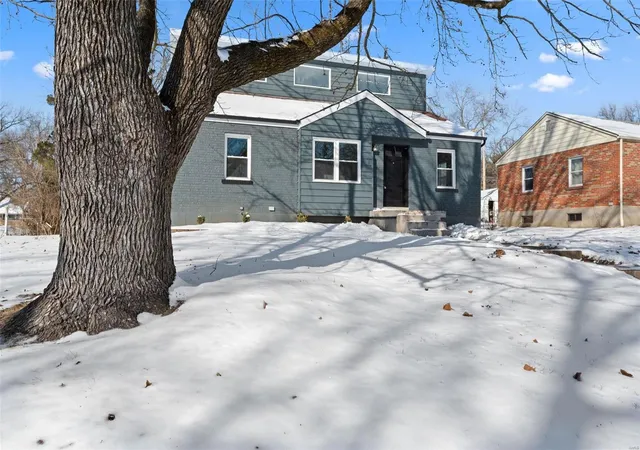 Photo 2 of Single family home for sale at 1247 Charlane Ct, Saint Louis, MO 63119 | MLS# 25005996 | Listing updated on 2025-02-27