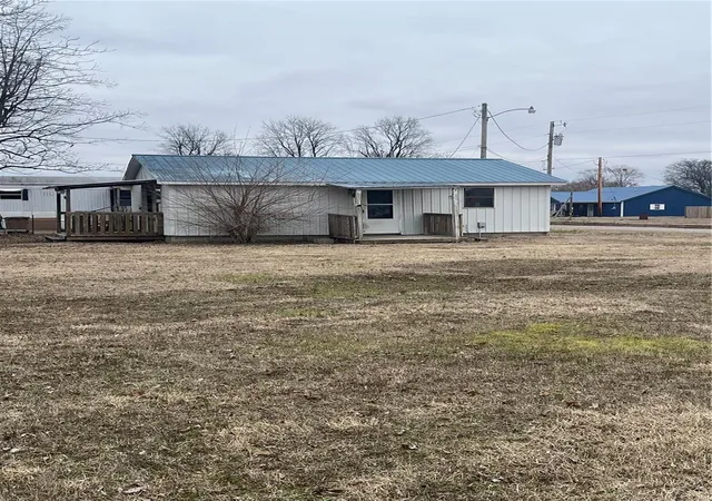 Photo 3 of Single family home for sale at 109 S Elm, Arbyrd, MO 63821 | MLS# 25006094 | Listing updated on 2025-03-17