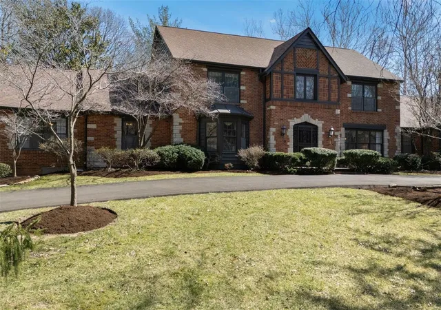 Photo 1 of Single family home for sale at 134 Pinehurst Estates Dr, Saint Louis, MO 63141 | MLS# 25006112 | Listing updated on 2025-03-20