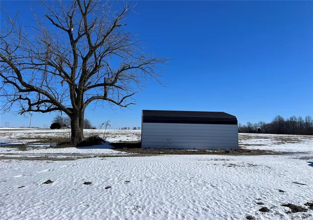 Photo 4 of Sale Pending at 186 Hwy V, Montgomery City, MO 63361 | MLS# 25006158 | Listing updated on 2025-03-10