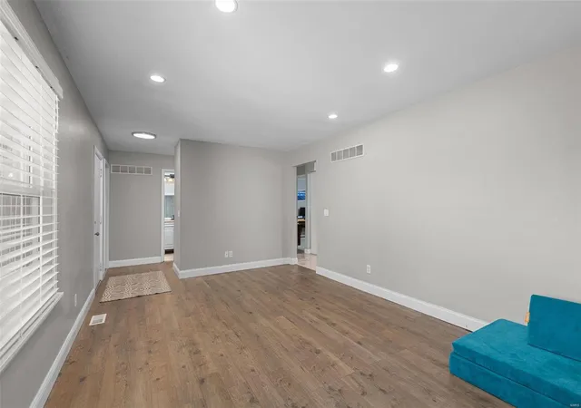 Photo 4 of Single family home for sale at 14 Crescent Woods Dr, Saint Peters, MO 63376 | MLS# 25006174 | Listing updated on 2025-02-05