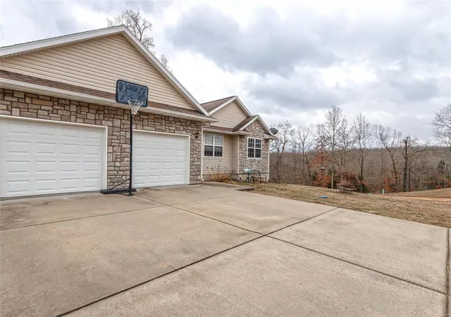 Photo 3 of Single family home for sale at 15952 Tundra Rd, Saint Robert, MO 65584 | MLS# 25006181 | Listing updated on 2025-03-19