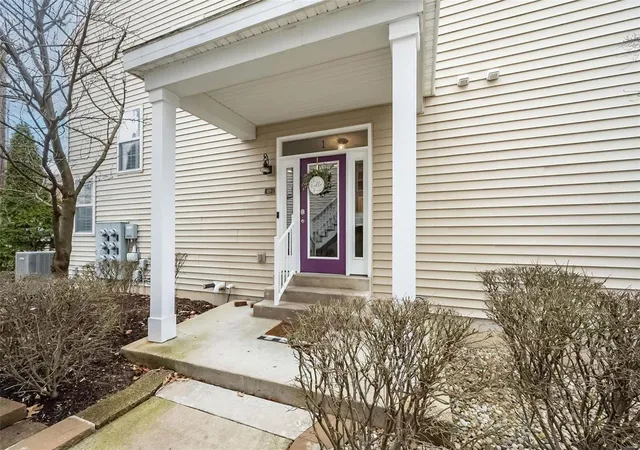 Photo 2 of Townhouse for sale at 419 S Geyer Rd #1, Saint Louis, MO 63122 | MLS# 25006191 | Listing updated on 2025-02-07