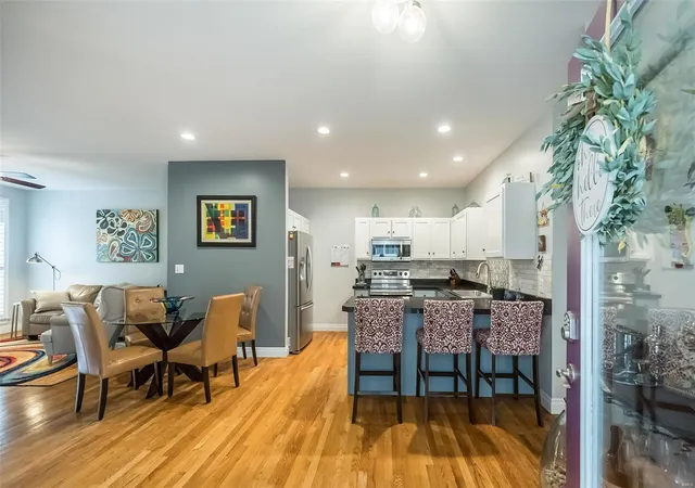 Photo 3 of Townhouse for sale at 419 S Geyer Rd #1, Saint Louis, MO 63122 | MLS# 25006191 | Listing updated on 2025-02-07