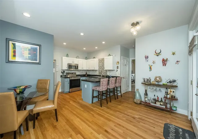 Photo 4 of Townhouse for sale at 419 S Geyer Rd #1, Saint Louis, MO 63122 | MLS# 25006191 | Listing updated on 2025-02-07
