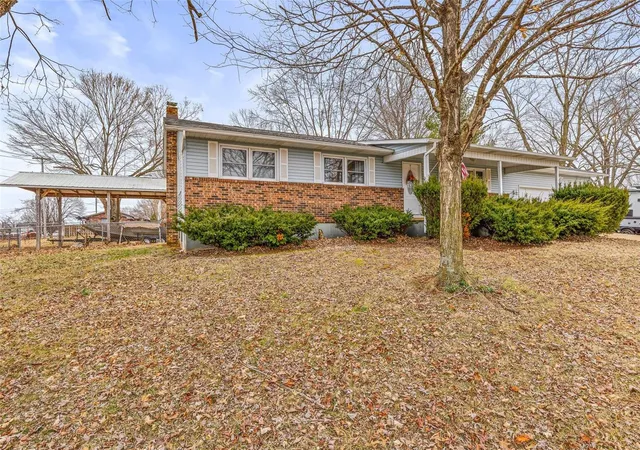 Photo 2 of Single family home for sale at 301 Kingsbury Blvd, Fredericktown, MO 63645 | MLS# 25006212 | Listing updated on 2025-03-07