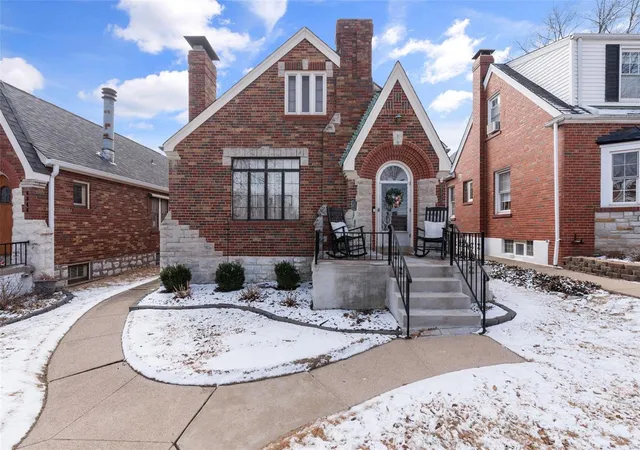 Photo 1 of Sale Pending at 6550 Lindenwood Pl, Saint Louis, MO 63109 | MLS# 25006277 | Listing updated on 2025-03-04