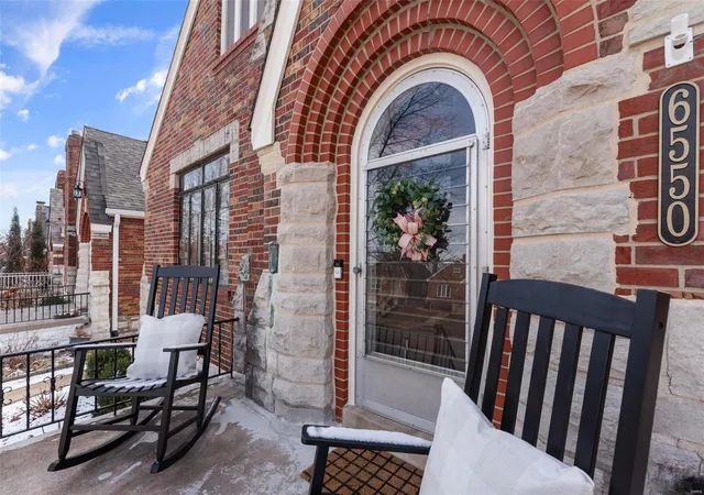 Photo 3 of Sale Pending at 6550 Lindenwood Pl, Saint Louis, MO 63109 | MLS# 25006277 | Listing updated on 2025-03-04