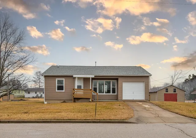 Photo 1 of Single family home for sale at 612 Kiefer St, Sainte Genevieve, MO 63670 | MLS# 25006343 | Listing updated on 2025-03-07