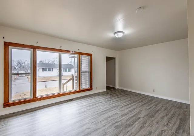 Photo 2 of Single family home for sale at 612 Kiefer St, Sainte Genevieve, MO 63670 | MLS# 25006343 | Listing updated on 2025-03-07