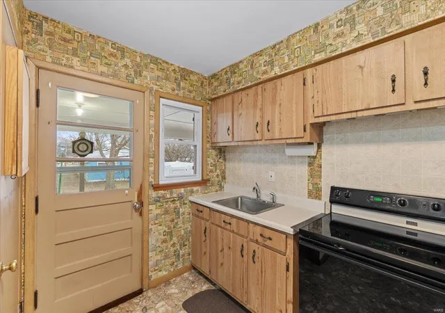 Photo 4 of Single family home for sale at 54 Terry Dr, Saint Charles, MO 63303 | MLS# 25006360 | Listing updated on 2025-02-15