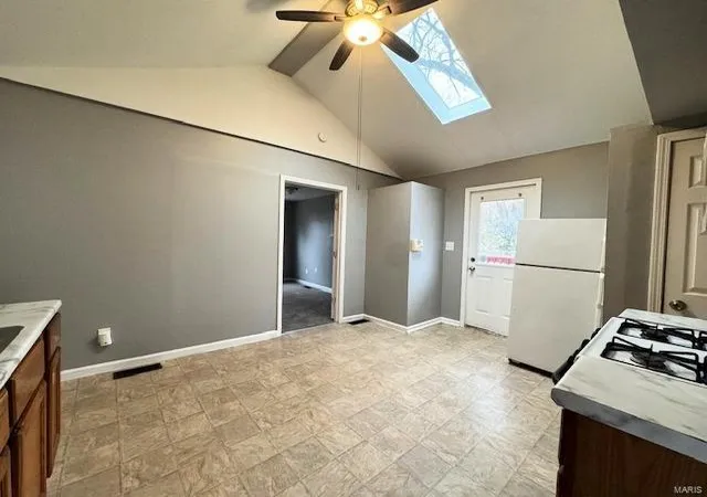 Photo 3 of Single family home for sale at 204 Flora Dr, Saint Louis, MO 63135 | MLS# 25006538 | Listing updated on 2025-02-06