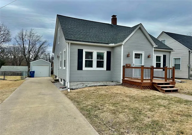 Photo 2 of Single family home for sale at 3408 Lincoln St, Alton, IL 62002 | MLS# 25006560 | Listing updated on 2025-02-08