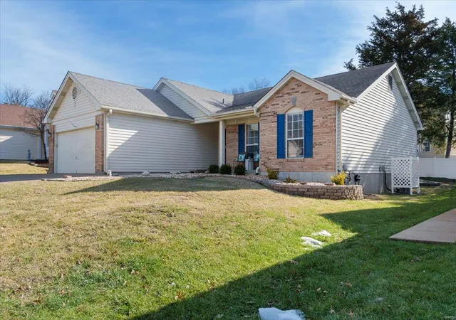 Photo 2 of Single family home for sale at 4124 Tiffany Trail Ct, Saint Louis, MO 63129 | MLS# 25006563 | Listing updated on 2025-02-07
