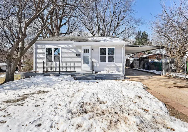 Photo 1 of Single family home for sale at 3229 Suncrest Ave, Saint Louis, MO 63114 | MLS# 25006565 | Listing updated on 2025-03-13