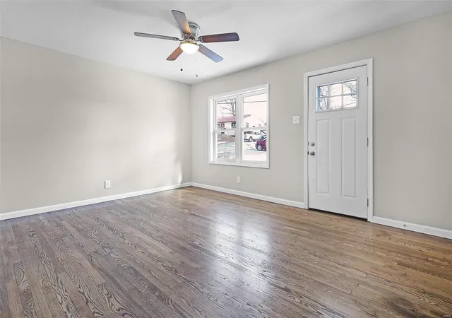 Photo 2 of Single family home for sale at 3229 Suncrest Ave, Saint Louis, MO 63114 | MLS# 25006565 | Listing updated on 2025-03-13