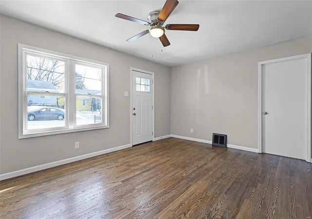 Photo 3 of Single family home for sale at 3229 Suncrest Ave, Saint Louis, MO 63114 | MLS# 25006565 | Listing updated on 2025-03-13