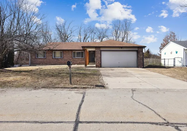 Photo 2 of Single family home for sale at 1351 Brandywine Ln, Saint Peters, MO 63376 | MLS# 25006580 | Listing updated on 2025-02-27