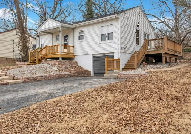 image of 235 N Dellwood Rd, Saint Louis, MO 63135 | MLS# 25006584