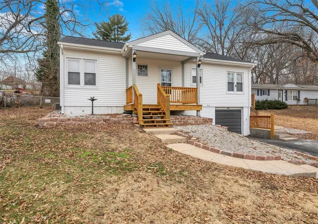 image of 235 N Dellwood Rd, Saint Louis, MO 63135 | MLS# 25006584