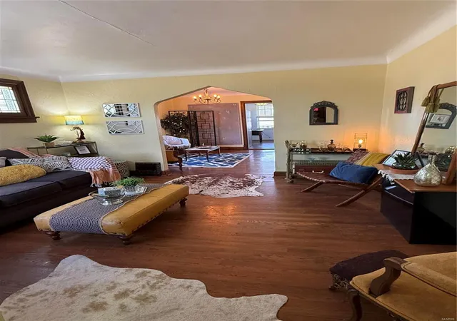Photo 2 of Single family home for sale at 1017 Victory Dr, Saint Louis, MO 63125 | MLS# 25006586 | Listing updated on 2025-03-17