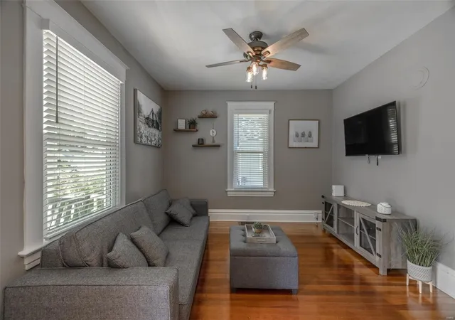 Photo 2 of Single family home for sale at 1133 Vine St, Saint Charles, MO 63301 | MLS# 25006601 | Listing updated on 2025-03-19