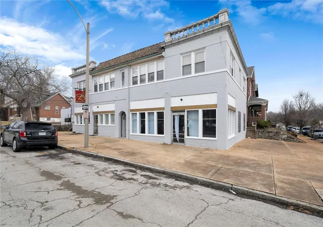 Photo 2 of Multi family home for sale at 4050 Bamberger Ave, Saint Louis, MO 63116 | MLS# 25006651 | Listing updated on 2025-03-14
