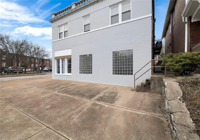 Photo 3 of Multi family home for sale at 4050 Bamberger Ave, Saint Louis, MO 63116 | MLS# 25006651 | Listing updated on 2025-03-14