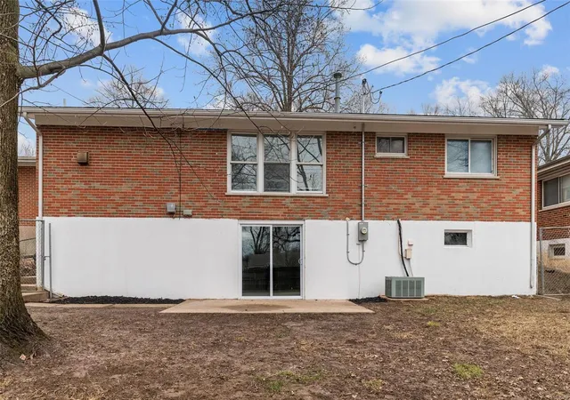 Photo 2 of Single family home for sale at 9058 Janet Ct, Saint Louis, MO 63114 | MLS# 25006700 | Listing updated on 2025-02-07