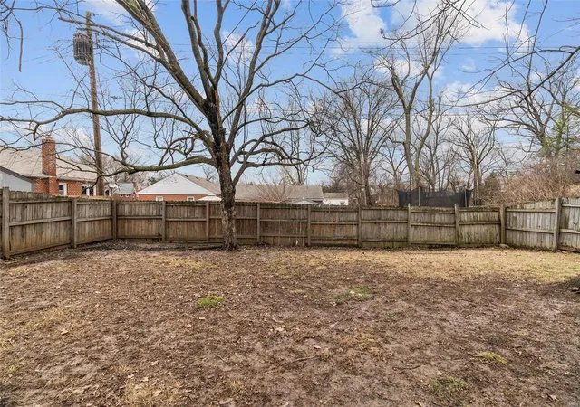Photo 4 of Single family home for sale at 9058 Janet Ct, Saint Louis, MO 63114 | MLS# 25006700 | Listing updated on 2025-02-07