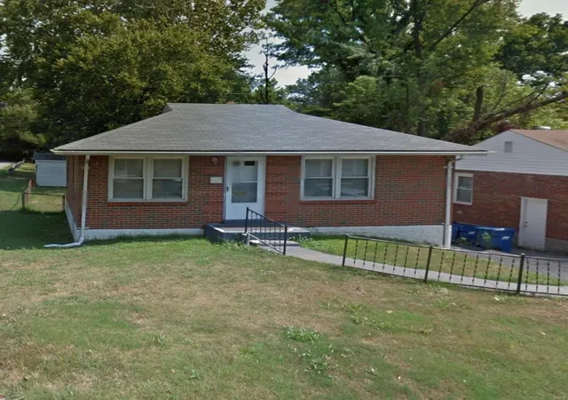 Photo 1 of Single family home for sale at 4610 Seattle St, Saint Louis, MO 63121 | MLS# 25006730 | Listing updated on 2025-02-07
