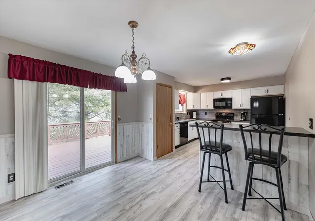 Photo 4 of Single family home for sale at 101 Candlelight Ct, Saint Peters, MO 63376 | MLS# 25006745 | Listing updated on 2025-02-08