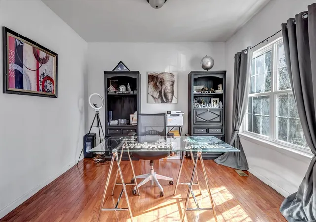 Photo 3 of Single family home for sale at 1731 Emerald Crk Dr, Florissant, MO 63031 | MLS# 25006757 | Listing updated on 2025-02-14