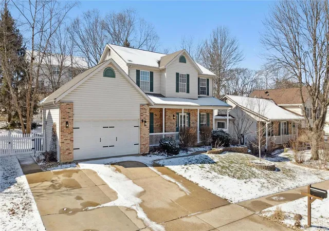 Photo 2 of Sale Pending at 2704 Kettering Dr, Saint Charles, MO 63303 | MLS# 25006817 | Listing updated on 2025-03-14