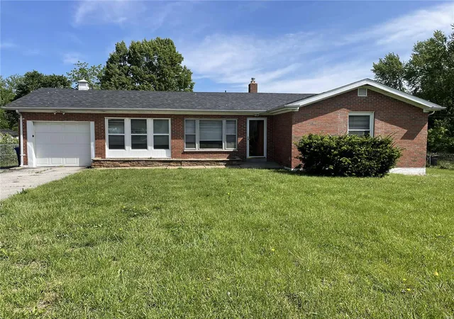 Photo 2 of Single family home for sale at 1755 Parker Rd, Saint Louis, MO 63138 | MLS# 25006822 | Listing updated on 2025-02-08