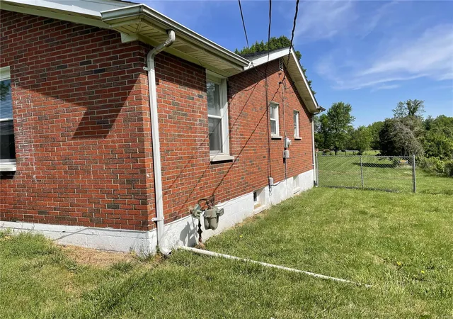 Photo 3 of Single family home for sale at 1755 Parker Rd, Saint Louis, MO 63138 | MLS# 25006822 | Listing updated on 2025-02-08
