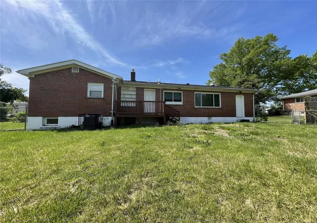 Photo 4 of Single family home for sale at 1755 Parker Rd, Saint Louis, MO 63138 | MLS# 25006822 | Listing updated on 2025-02-08