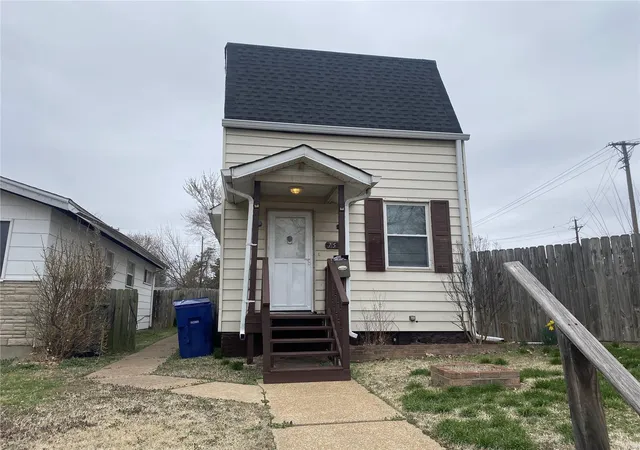 Photo 1 of Single family home for sale at 7511 Alaska Ave, Saint Louis, MO 63111 | MLS# 25006823 | Listing updated on 2025-02-08