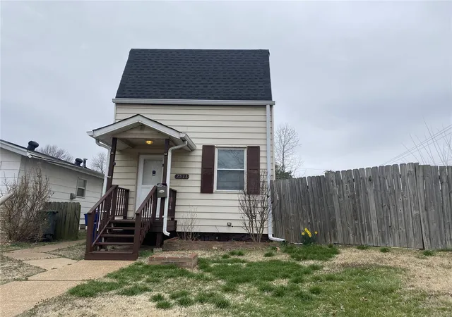 Photo 2 of Single family home for sale at 7511 Alaska Ave, Saint Louis, MO 63111 | MLS# 25006823 | Listing updated on 2025-02-08