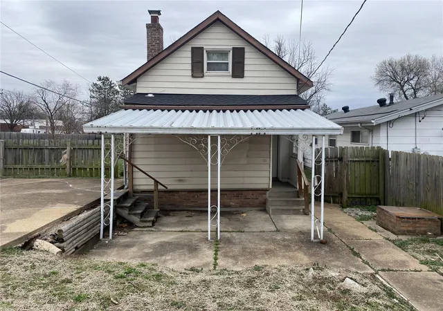 Photo 3 of Single family home for sale at 7511 Alaska Ave, Saint Louis, MO 63111 | MLS# 25006823 | Listing updated on 2025-02-08