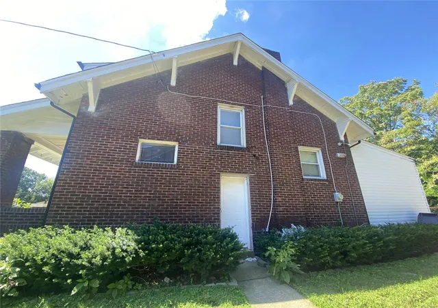 Photo 1 of Single family home for sale at 1105 Pennsylvania Ave, Saint Louis, MO 63130 | MLS# 25006824 | Listing updated on 2025-02-08