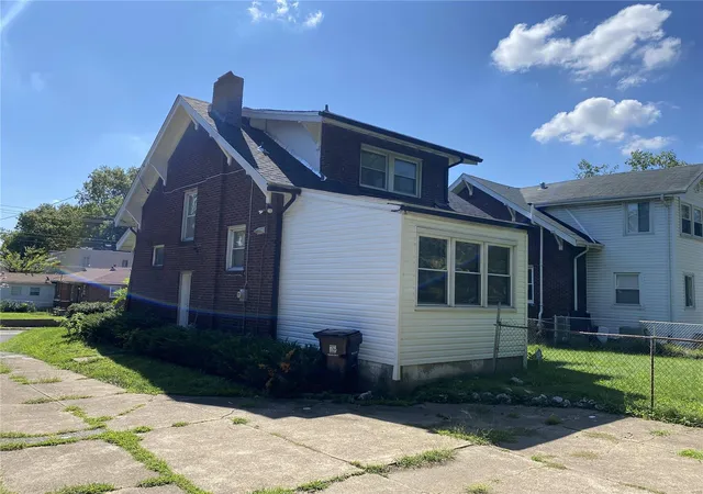Photo 2 of Single family home for sale at 1105 Pennsylvania Ave, Saint Louis, MO 63130 | MLS# 25006824 | Listing updated on 2025-02-08
